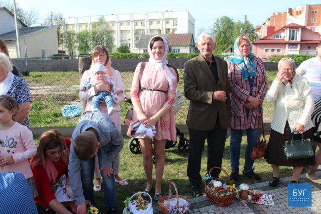 У місті на Волині освятили перші великодні кошики. ФОТО