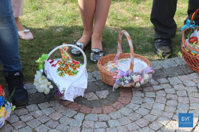 У місті на Волині освятили перші великодні кошики. ФОТО
