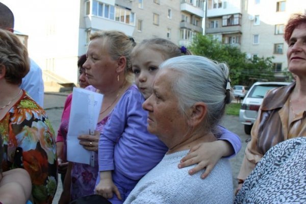 Зустріч з мером у дворі, де ведуться ремонтні роботи