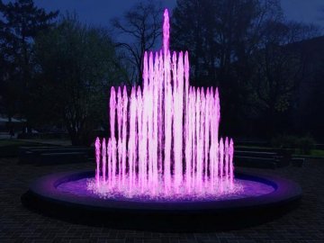 У райцентрі на Волині запрацював оригінальний фонтан. ВІДЕО