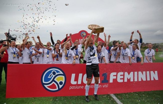 Через війну виїхала за кордон: футболістка з Волині стала чемпіонкою Румунії. ФОТО