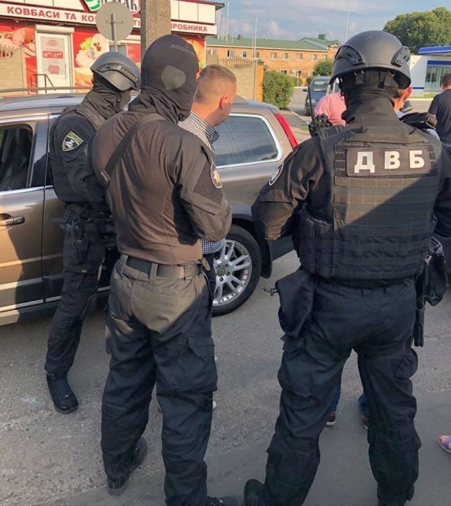 «Перевертні в погонах»: поліцейські, яких гучно затримували на хабарі у Луцьку, поновилися на посадах 