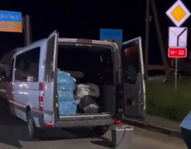 Підприємиця з Луцька перевозила контрабандний одяг до Польщі