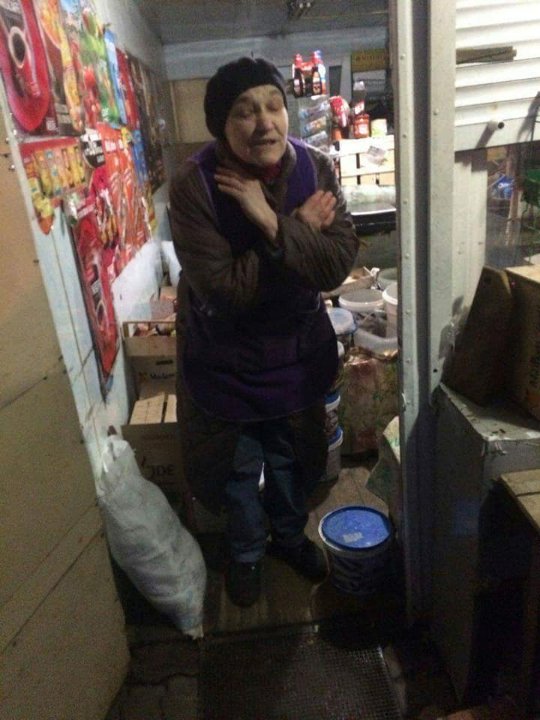 Муніципали у Луцьку «накрили» чергову точку продажу сурогату. ФОТО