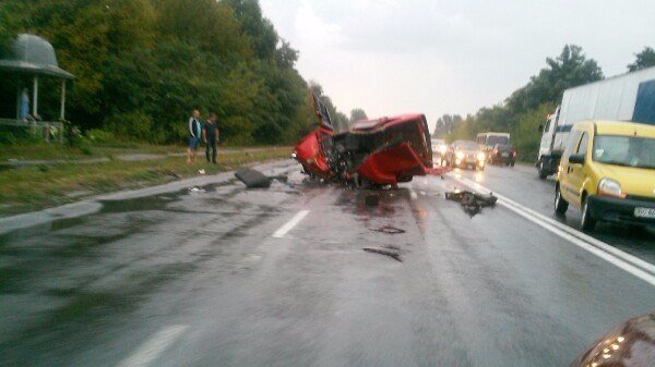 Потрійна ДТП на Тернопільщині: загинув лучанин. ФОТО. ВІДЕО