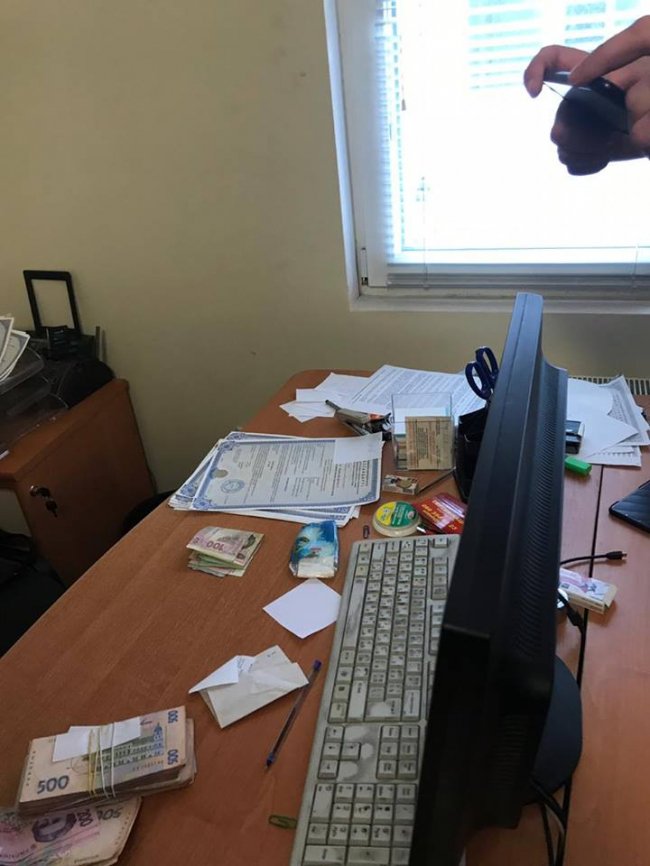 У СБУ повідомили деталі затримання хабарника в Луцьку. ФОТО