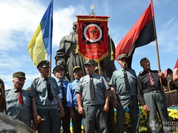 На «Козацьких Могилах» вшанували полеглих героїв. ФОТО