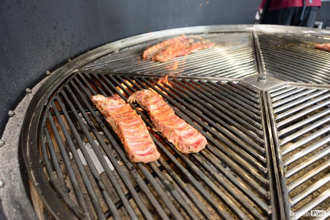 У Луцьку запрацювала перша реберня, де готують просто на вогні. ФОТО*