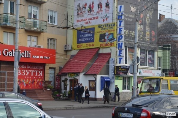 Міліція зайняла місце міняйл-валютників у центрі Луцька. ФОТО