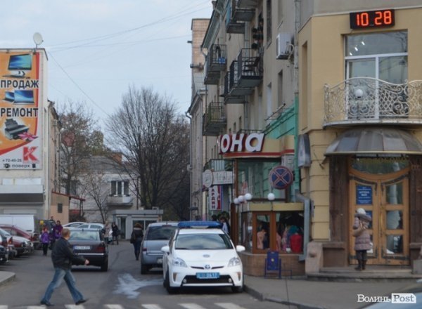 Міліція зайняла місце міняйл-валютників у центрі Луцька. ФОТО