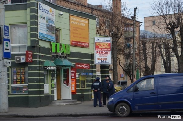 Міліція зайняла місце міняйл-валютників у центрі Луцька. ФОТО