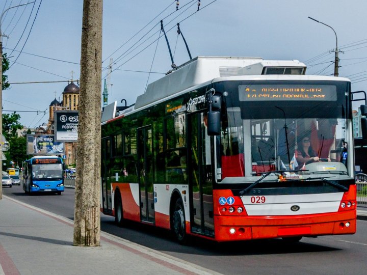 У Луцьку платити за проїзд банківською картою стало дорожче. Пояснення