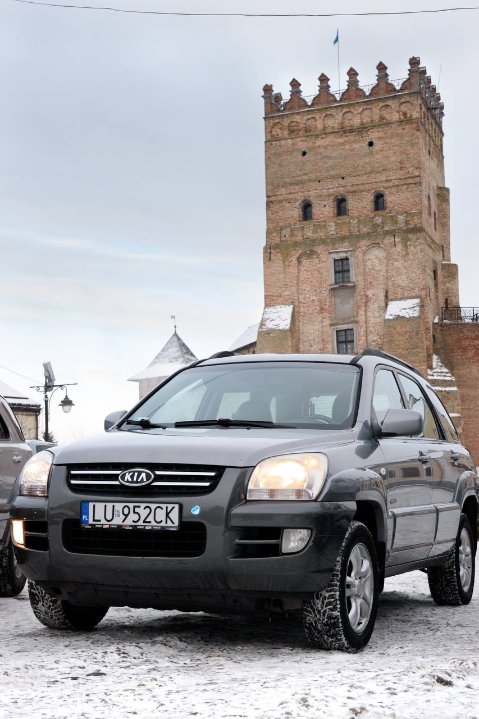 Працівники Луцькради купили 10 автомобілів для ЗСУ. ФОТО