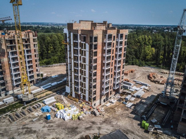 Луцький ЖК «Супернова»: вражаючі фото будівельного майданчика*
