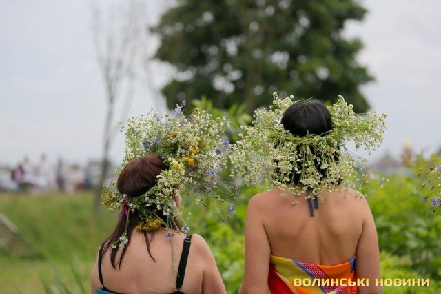 Як у Луцьку на Івана Купала освячували воду у Стиру. ФОТО