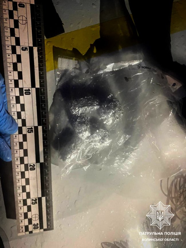 У Луцьку під час комендантської години затримали чоловіка з наркотиками