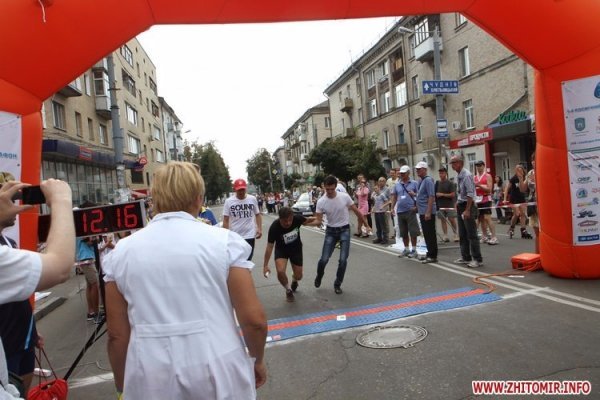 Мер Житомира добігався. ФОТО