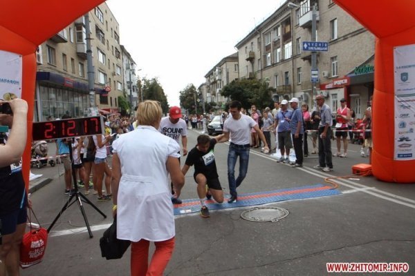 Мер Житомира добігався. ФОТО
