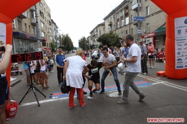 Мер Житомира добігався. ФОТО