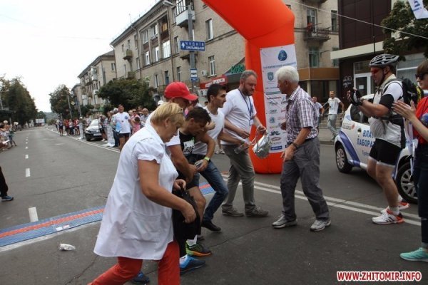 Мер Житомира добігався. ФОТО