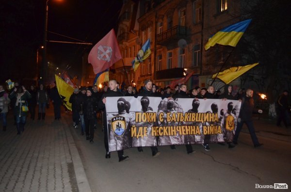 «На деревах замість листя розіпнем сепаратиста», - Марш у Луцьку. ФОТО. ВІДЕО