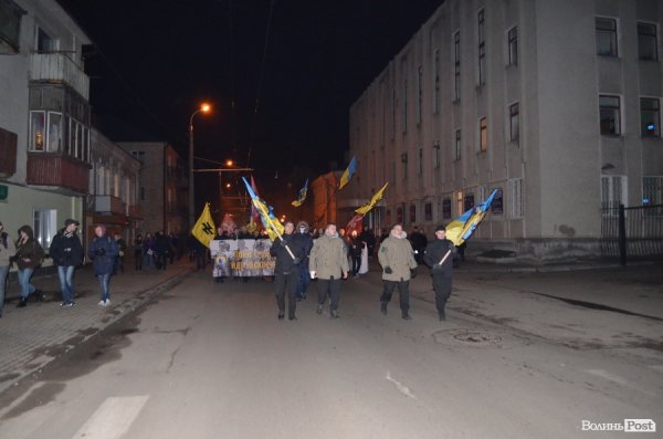 «На деревах замість листя розіпнем сепаратиста», - Марш у Луцьку. ФОТО. ВІДЕО
