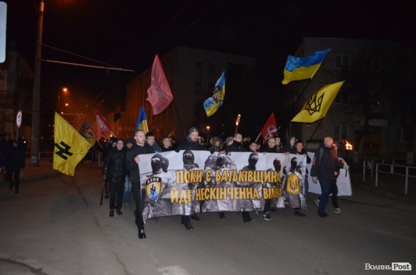 «На деревах замість листя розіпнем сепаратиста», - Марш у Луцьку. ФОТО. ВІДЕО