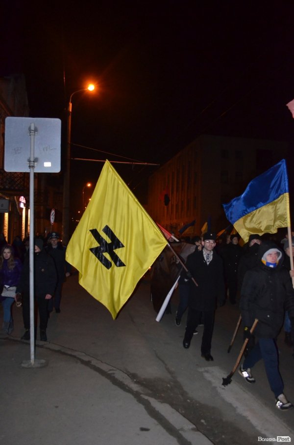 «На деревах замість листя розіпнем сепаратиста», - Марш у Луцьку. ФОТО. ВІДЕО