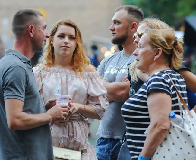 Селфі, їжа і дівчата: луцький фудфест на фото