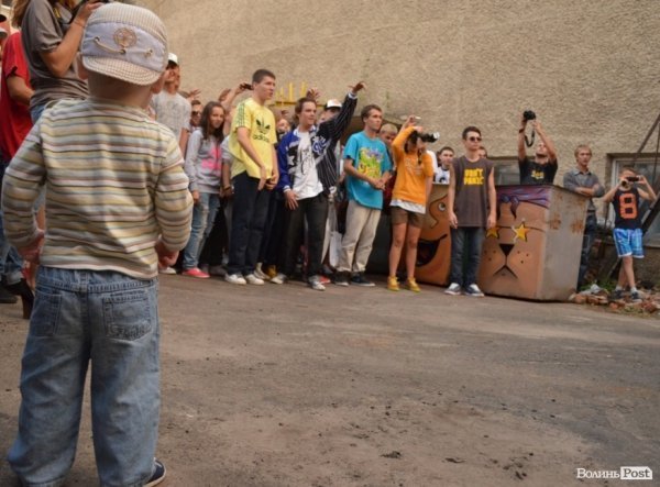 У центрі Луцька влаштували хіп-хоп вечірку. ФОТО  