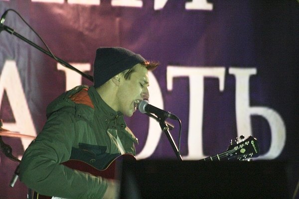 У Луцьку музиканти розважали люд на Євромайдані. ФОТО