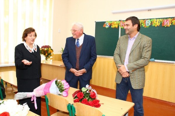 «Наша надія – на таких людей, як Петро Порошенко та Роман Іванюк» – луцька вчителька*