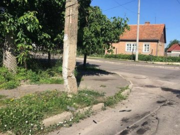 Неповнолітній та без прав: знайшли водія, який протаранив «швидку» і втік