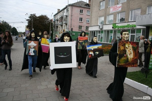По Луцьку ходила «чортівня» з картинами. ФОТО