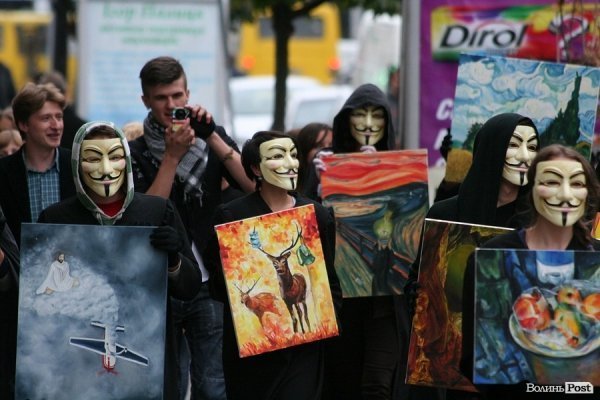 По Луцьку ходила «чортівня» з картинами. ФОТО