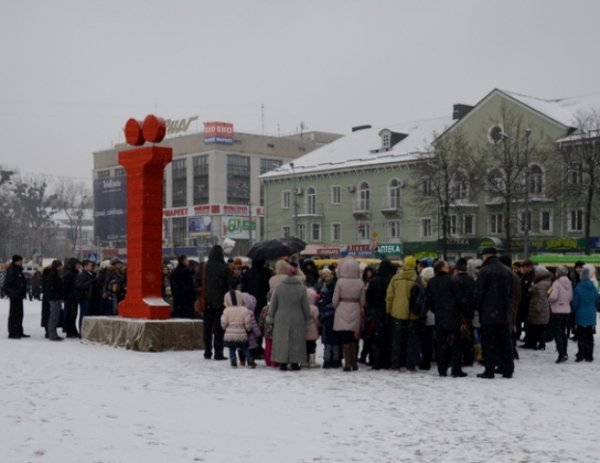 Рекордну букву «Ї» поставили у Рівному. ФОТО