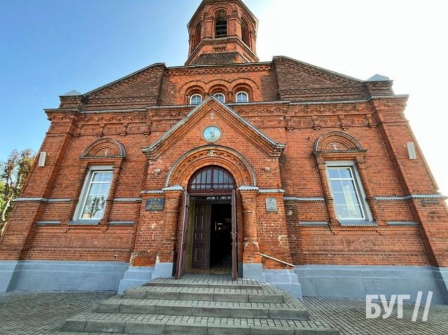 Осиротіли дві доньки: на Волині попрощалися із Героєм Олександром Свисем