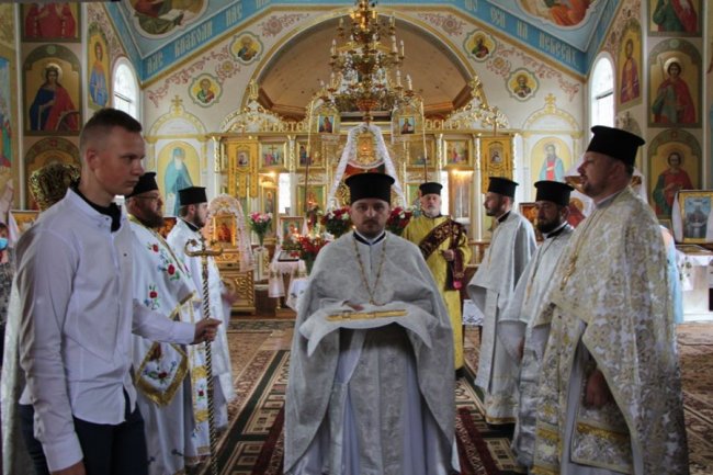 Митрополит Михаїл очолив святкову службу у селі поблизу Луцька. ФОТО