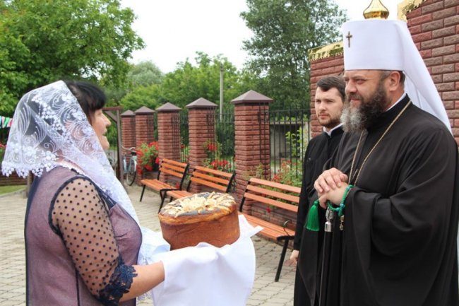 Митрополит Михаїл очолив святкову службу у селі поблизу Луцька. ФОТО