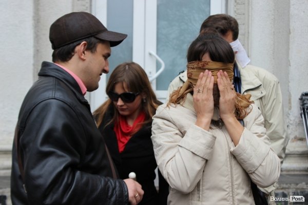 У Луцьку «на ділі» показали, як живеться незрячим. ФОТО