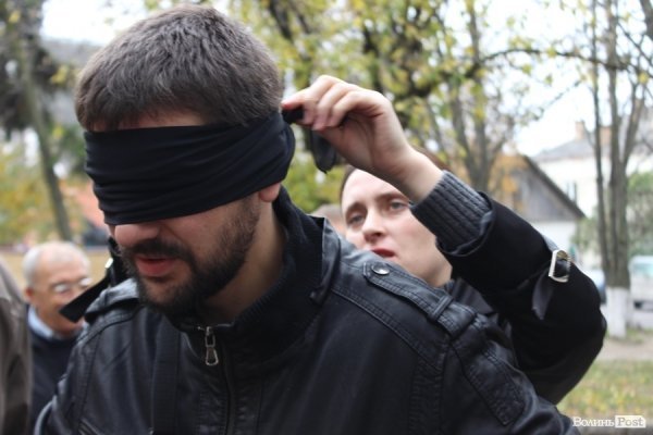 У Луцьку «на ділі» показали, як живеться незрячим. ФОТО