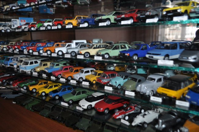 Волинянин зібрав 300 екземплярів колекційних моделей автомобілів