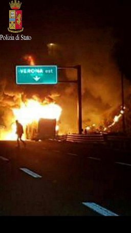 З’явилися фото згорілого в Італії автобуса 