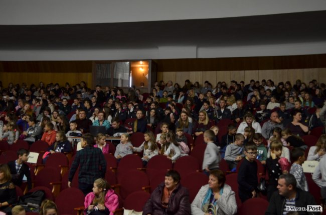 У Луцьку відбувся V міський фестиваль-конкурс двійнят та близнят. ФОТО