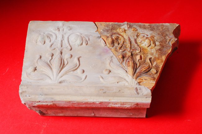 «Такою колекцією може пишатися будь-який музей»: показали унікальні знахідки з розкопок у луцьких підземеллях. ФОТО