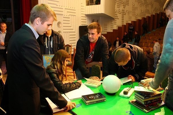 «Талановита молодь змінить Україну!» – кандидат у народні депутати Іванюк *