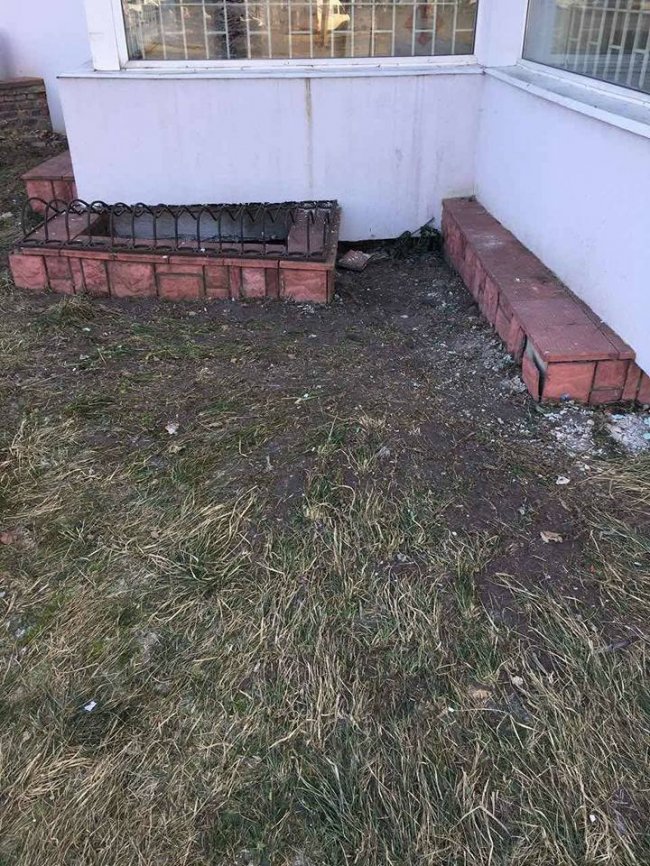 У Луцьку поблизу «Нової пошти» загидили територію. ФОТО