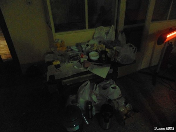 В облозі Автомайдану: у Луцьку ВВшникам заблокували виїзд з частини. ФОТО