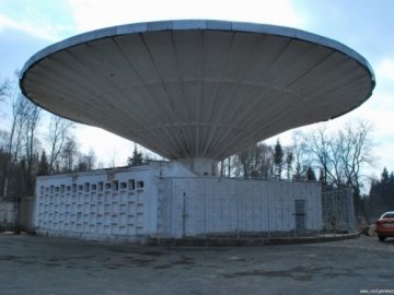 Зал для більярду і 143 тонни даху: якою колись була луцька ротонда