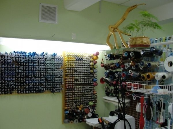 Лучанка, перешиваючи одяг, заробляє до 8 тисяч. ФОТО